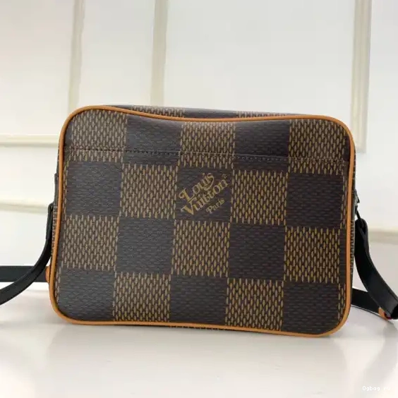 AMAZONE LOUIS MESSENGER VUITTON NANO 0323